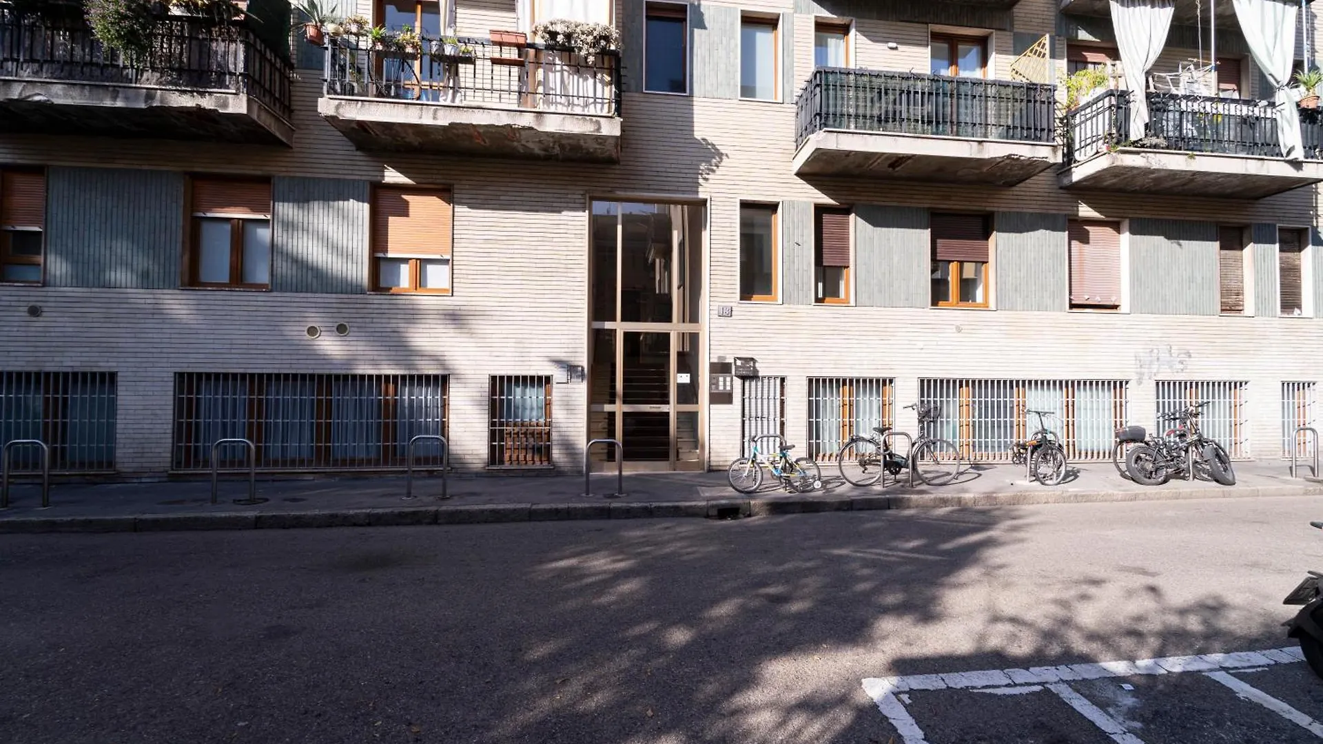 Modern Flat 10 Minutes Duomo Apartment Milan 0*,  Italy